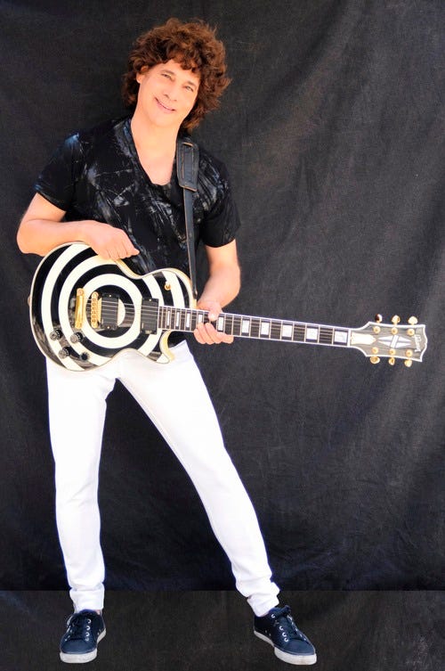 SMS.Black&White Guitar.Smiling.Black Floor.0739.2015.jpg