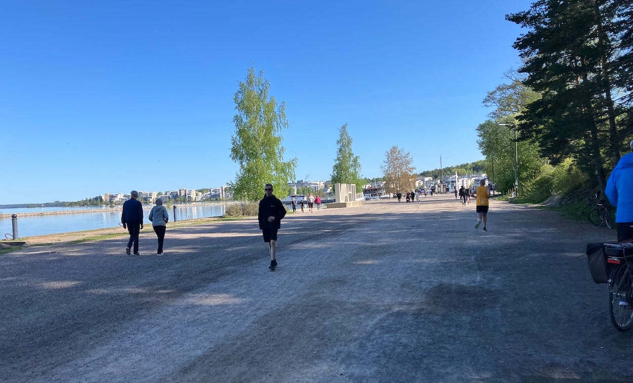 Wide boulevard along the waterfront