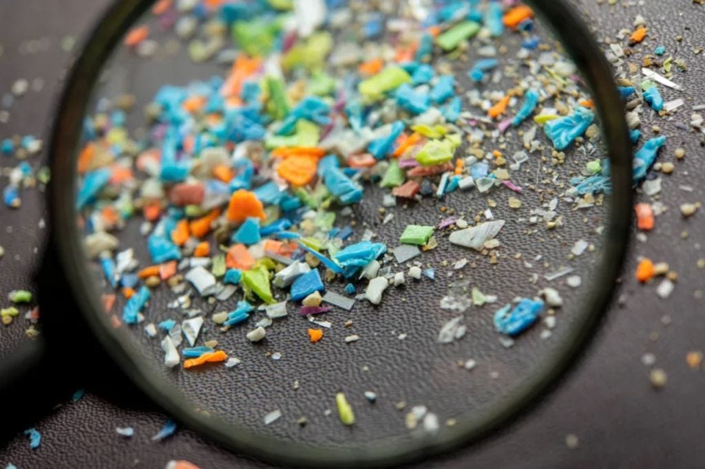In a new scientific paper, three physicians report that one switch could cut microplastic intake by about 90% — from 90,000 to 4,000 particles each year.