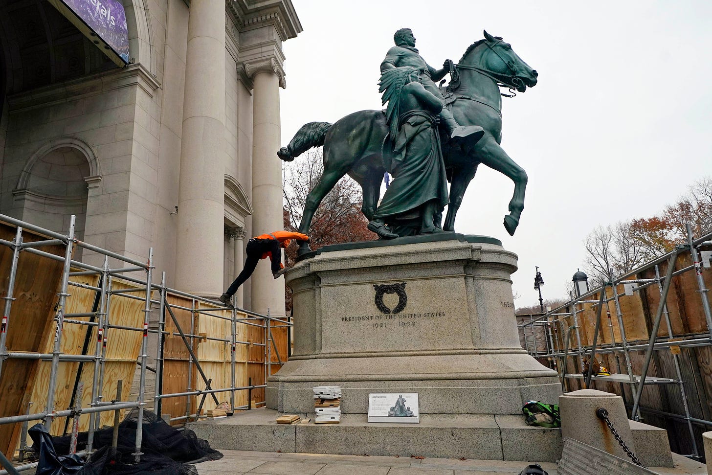 Removal begins of Theodore Roosevelt statue headed for Medora