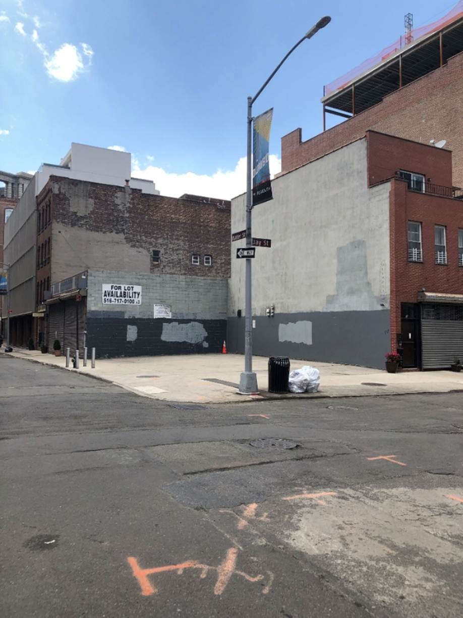 A street corner with a sign on it

AI-generated content may be incorrect.