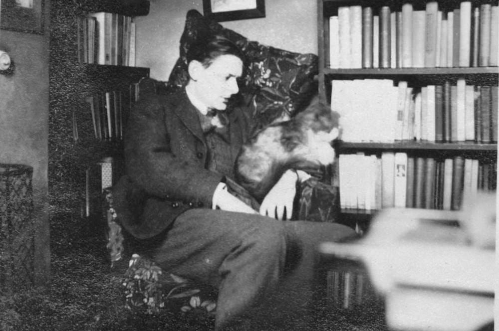 T. S. Eliot Foundation on X: "T. S. Eliot at home with his cat Zuaxo  #NationalCatDay Photograph taken at 57 Chester Terrace by Vivienne Eliot,  1927-1928. https://t.co/QFvZPeYERX" / X