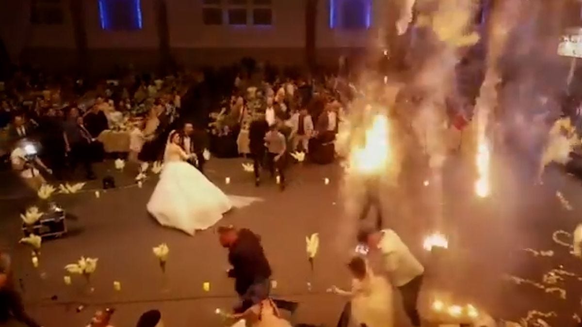 Un vídeo muestra cómo se originó el incendio en la boda de Irak | Vídeos |  EL PAÍS