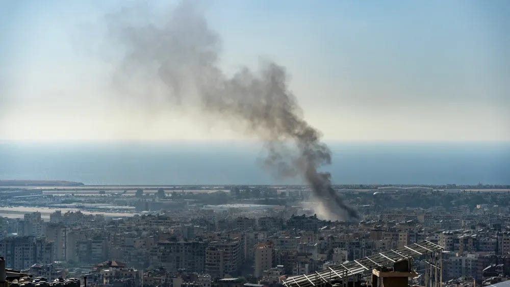 Fumaça sobe de Beirute