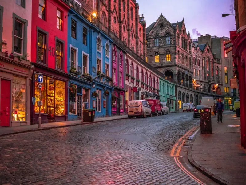 The Ultimate Edinburgh Guide by Blubale