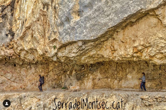 El Congost de Montrebei, suposa un dels patrimonis naturals, paisatgístics i històrics més important del Pirineu, geològicament parlant. El camí clàssic del congost de Mont-rebei (sender GR1) és una de les rutes més espectaculars entre Catalunya i Aragó tot travessant la Serra del Montsec. A l’actualitat, el Congost de Mont-rebei suposa un actiu i un dels principals signes d’identitat del territori, no únicament des del punt de vista ecològic, paisatgístic, històric, arqueològic sinó també geològic i espeològic.
