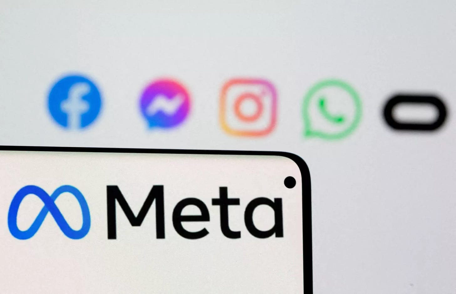 Meta incluirá chatbots basados en IA para sus redes sociales