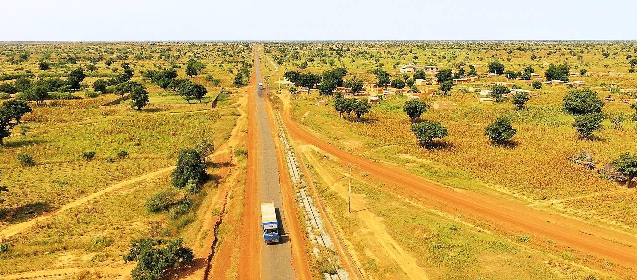 Route Nationale 7 (RN7) in Niger between Gaya and Dosso.