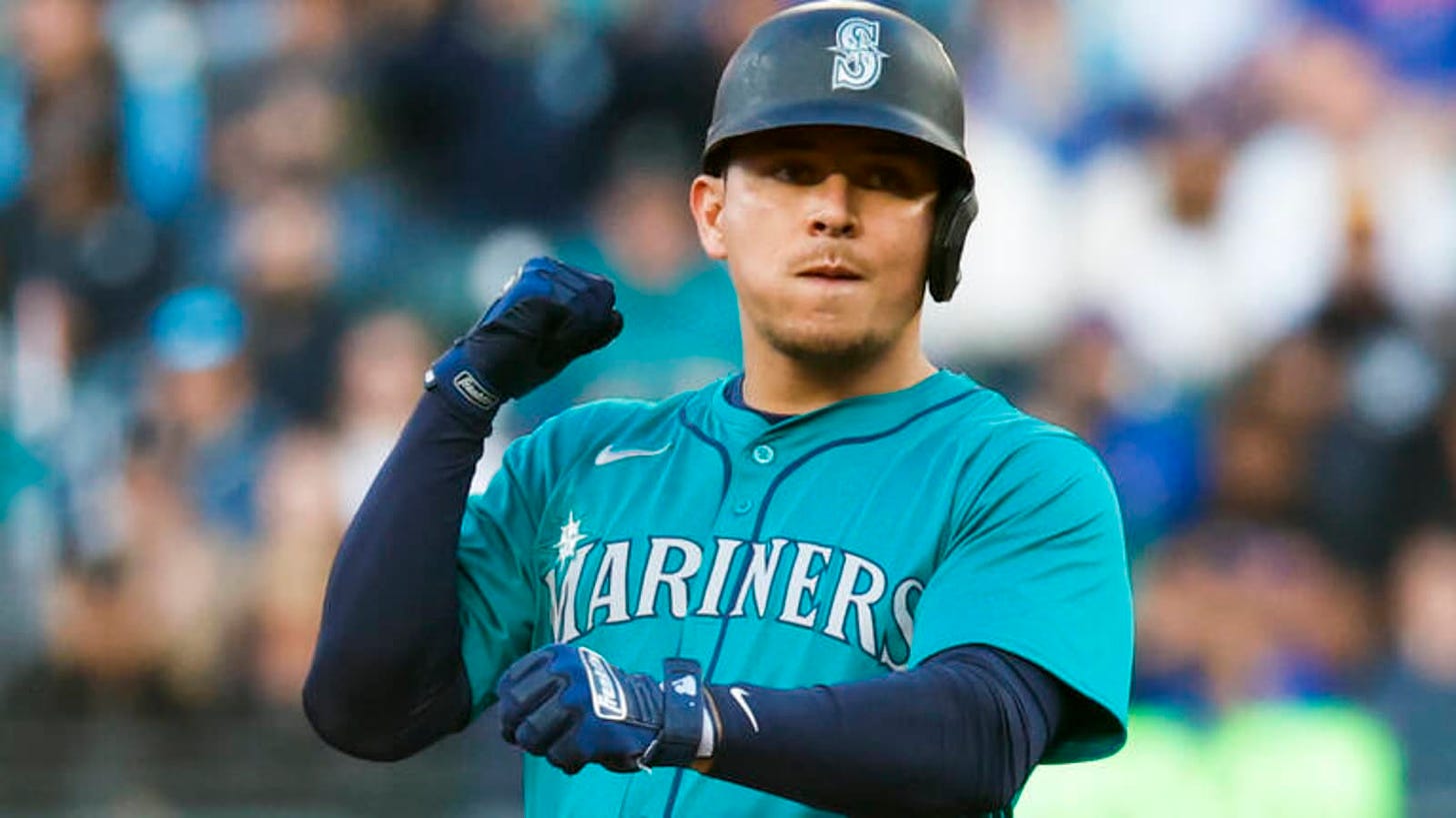 Mariners' Luis Urias day-to-day with wrist contusion