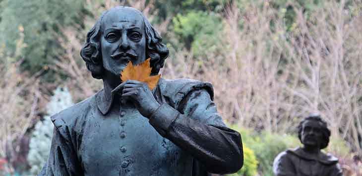 Photo of a statue of Shakespeare.