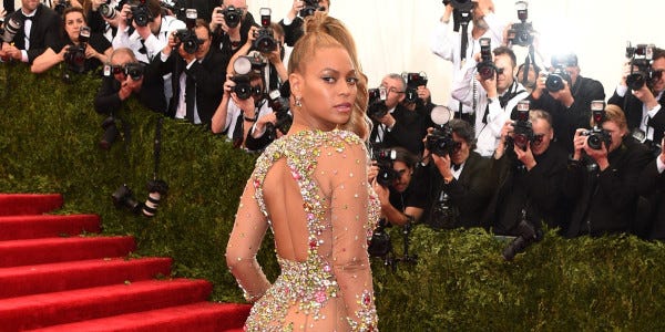 beyonce met gala dress gets complaints 2015 gossip