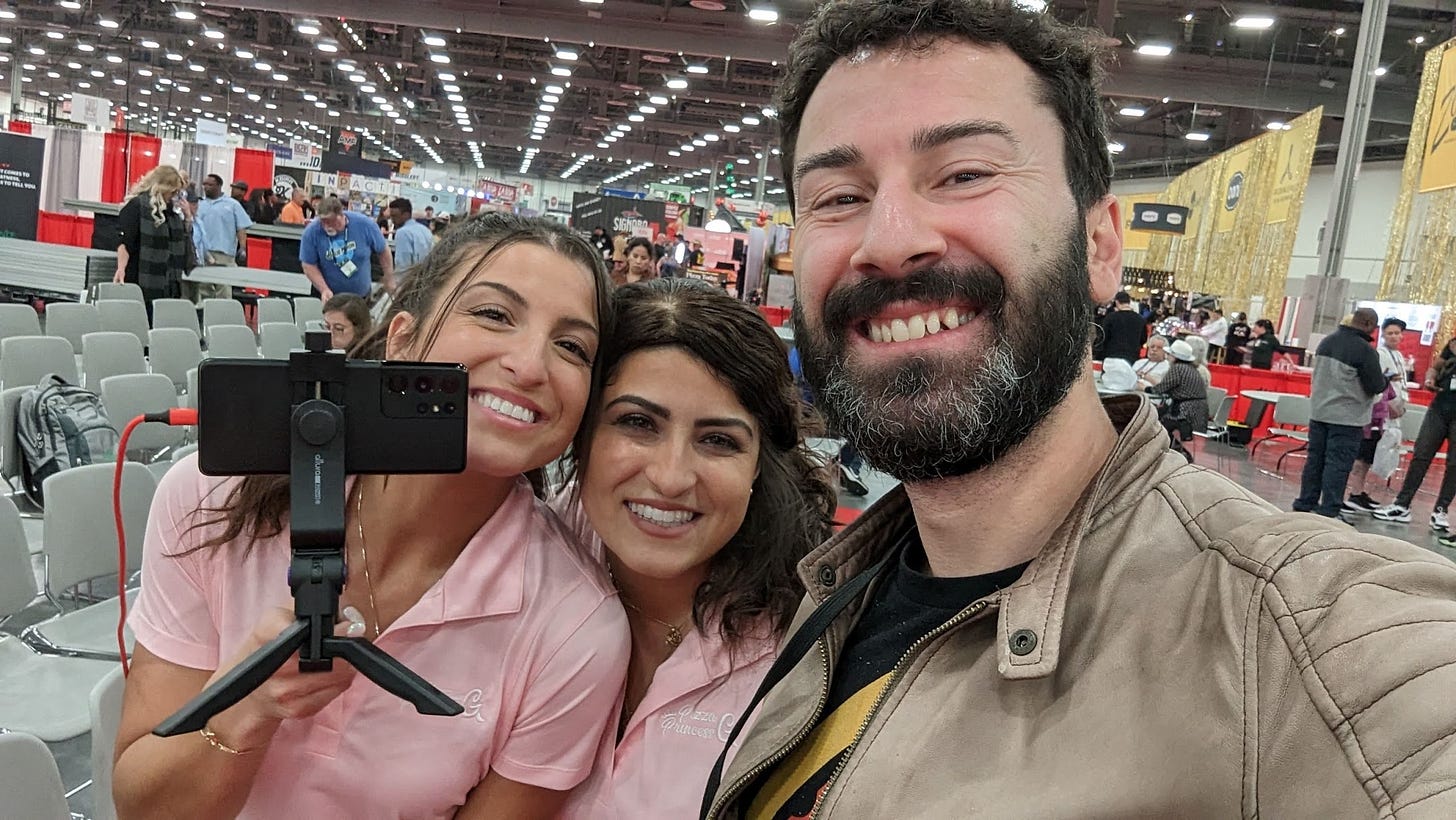 Selfie con Giuliana e Bianca Calascibetta al Pizza Expo 2023