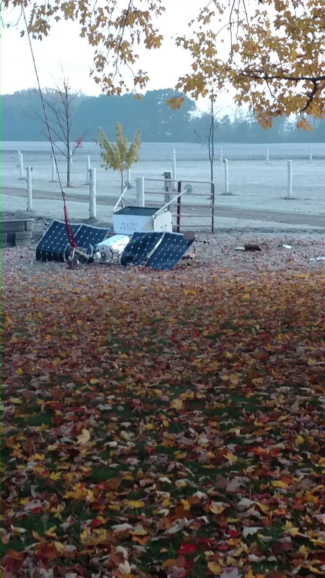 FOTO: En pseudo Samsung-romsatellitt falt fra himmelen og landet i Michigan, oktober. 26. 2019. 