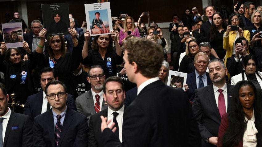 Video: Mark Zuckerberg apologizes to families during Senate hearing | CNN  Business
