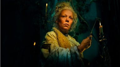 Olivia Colman dans la mini-série "De Grandes Espérances" Olivia Colman dans la mini-série "De Grandes Espérances"