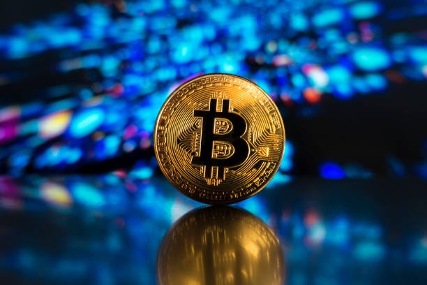 bitcoin op een led technologische lichte ondergrond - bitcoin stockfoto's en -beelden