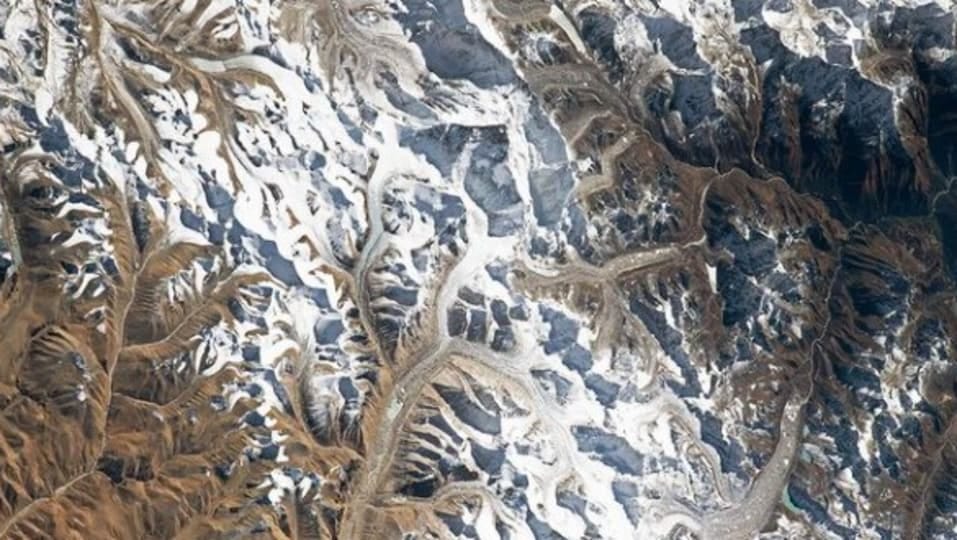 Mount Everest from the SPACE! NASA shares Never-Seen-Before picture | Tech  News