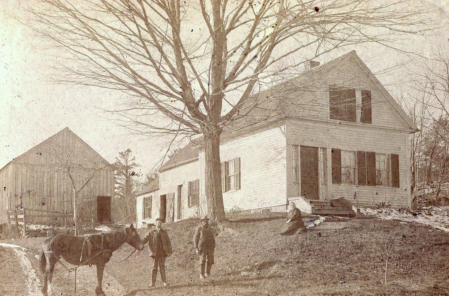 House with three people and horse