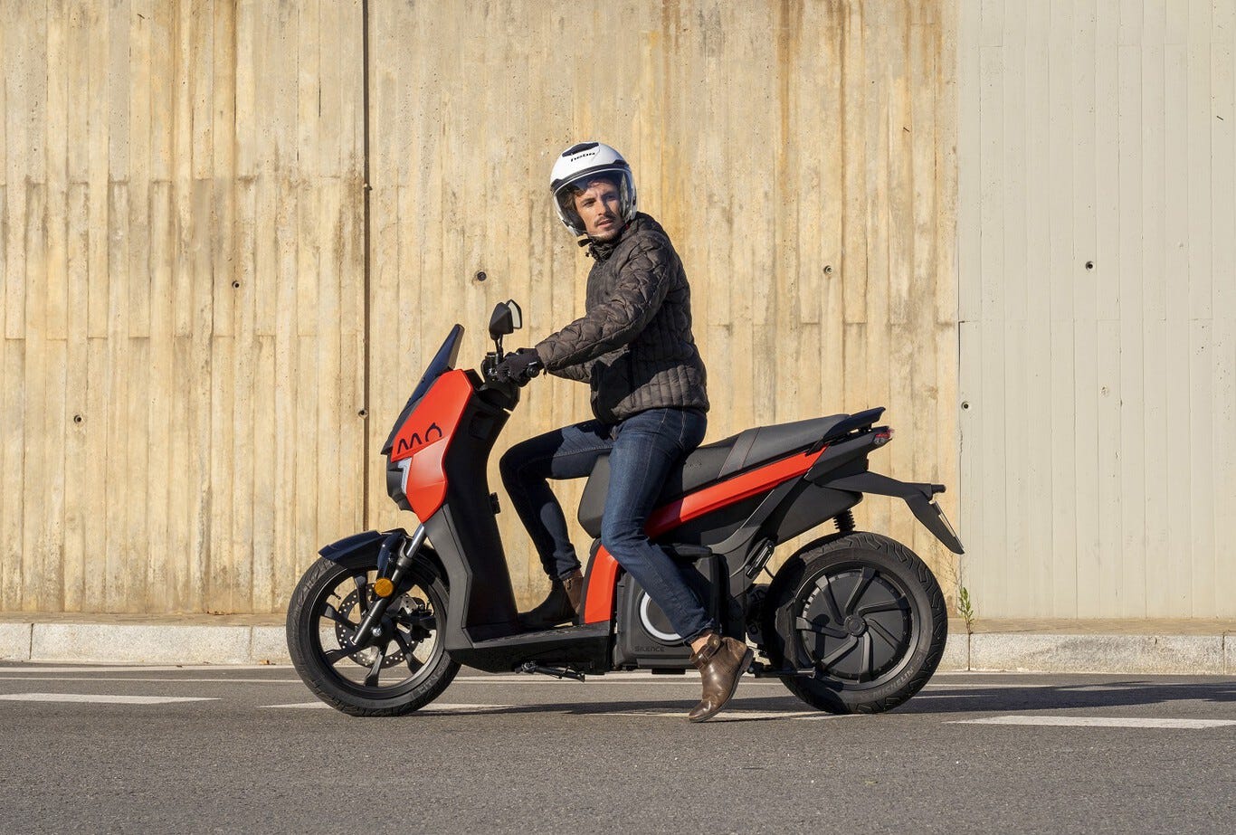 Las nueve motos eléctricas más baratas y con más autonomía: qué puedes  comprar con 6.000 euros