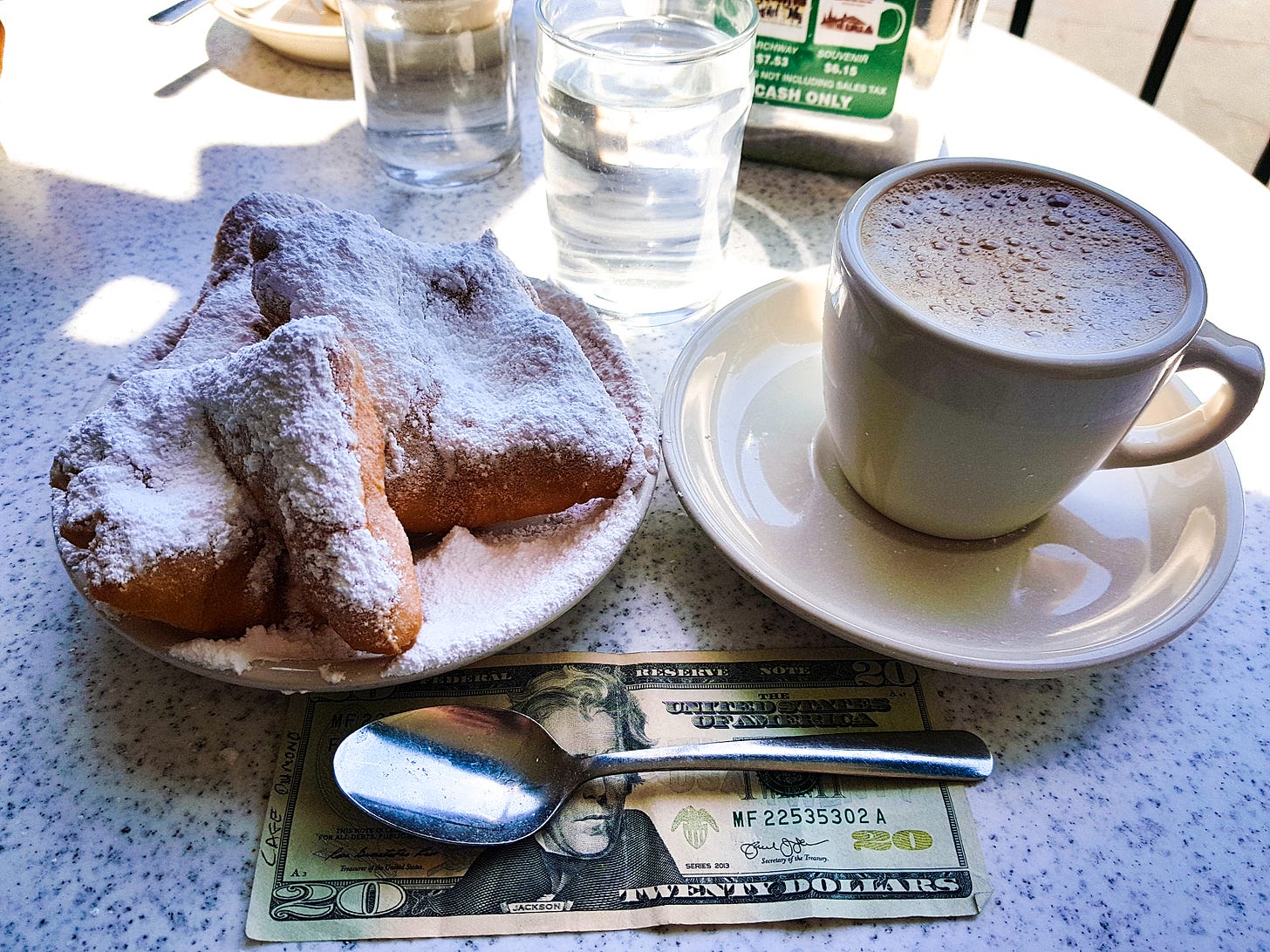 Cafe Cu Monde beignets and coffee