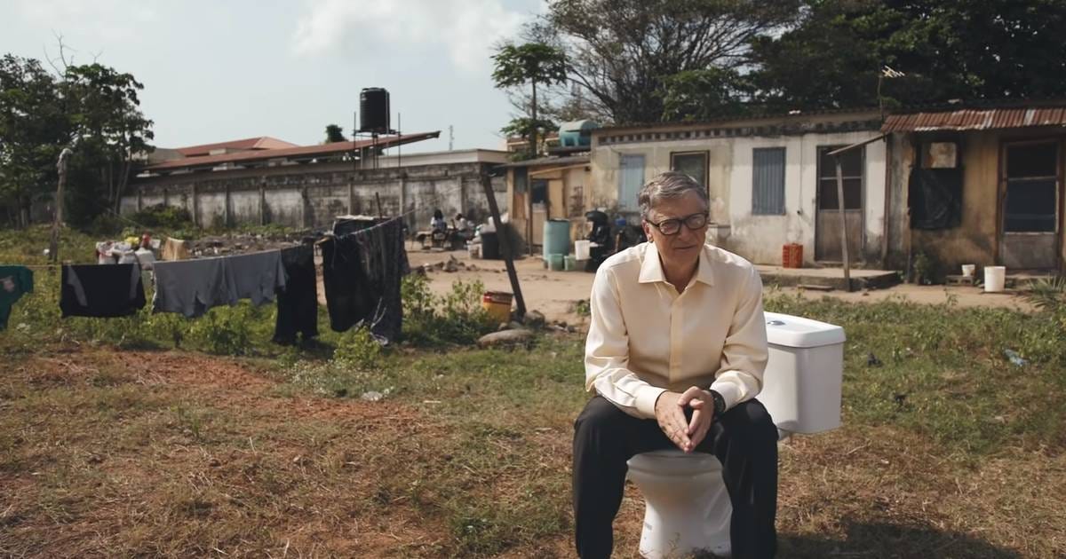 The Enemy - Bill Gates apresenta projeto de privadas que não precisam de  água