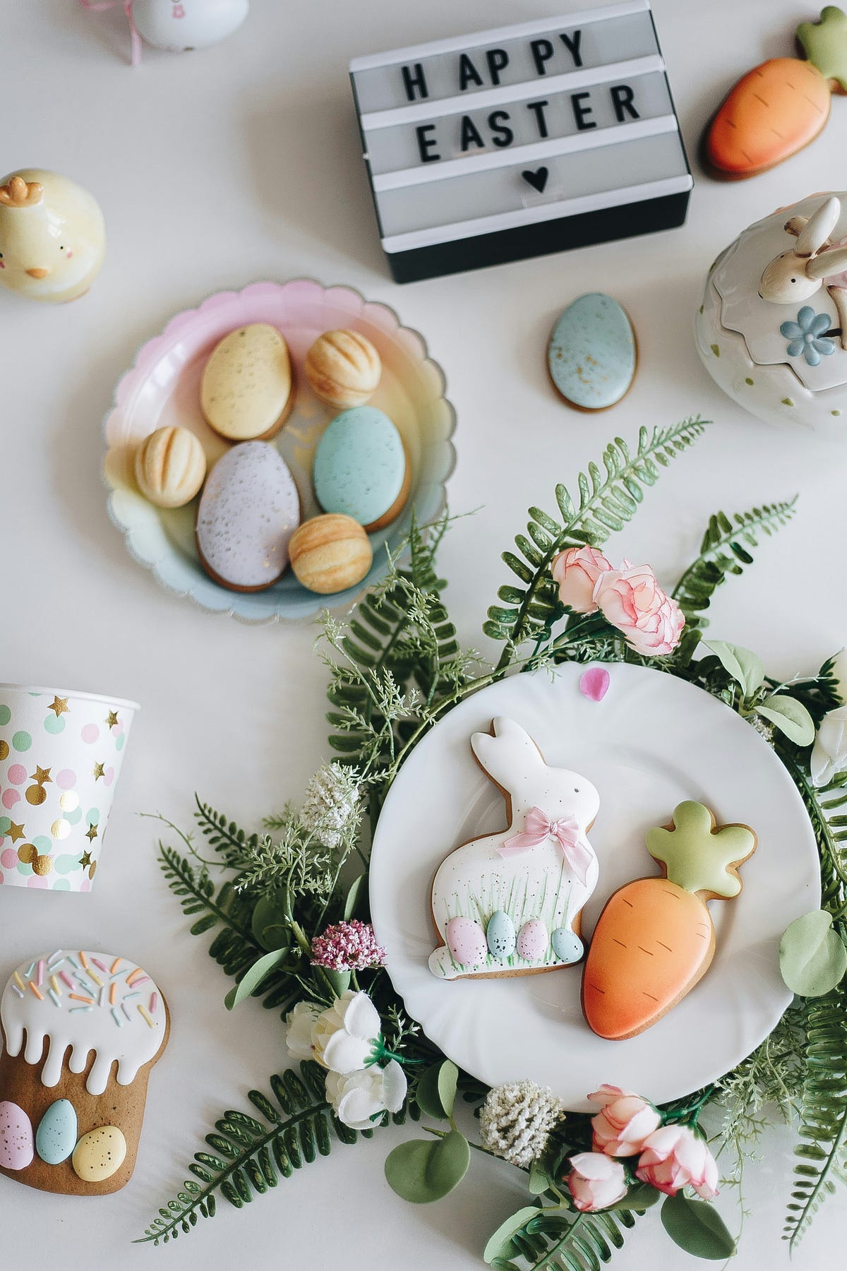 Happy Easter wishes with easter eggs and easter bunnies on plates. Happy Easter wishes with easter eggs and easter bunnies on plates.