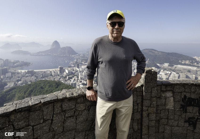 Carlo Ancelotti recebe bênção em visita ao Cristo Redentor | CNN Brasil