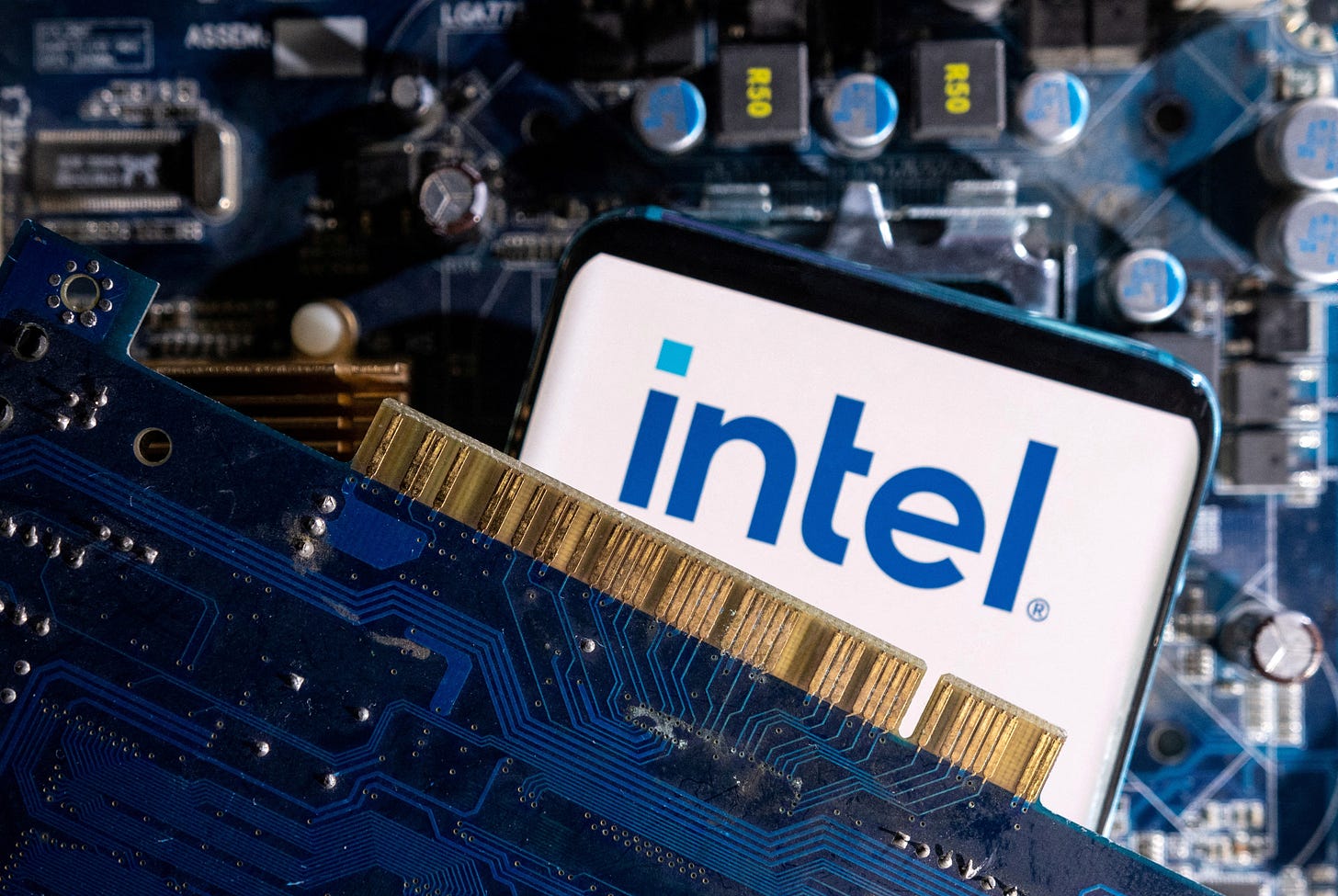 Intel ends its bitcoin mining chip series | Reuters