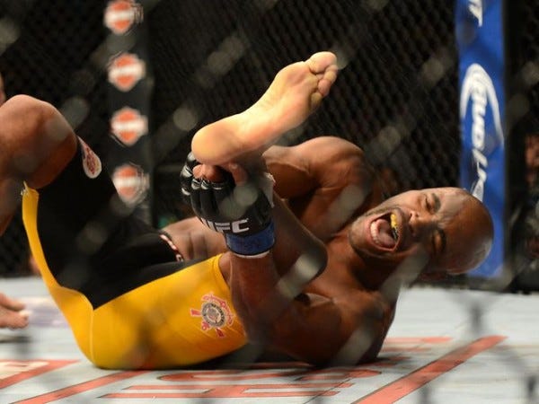 anderson silva break leg in ufc chris weidman fight 2014