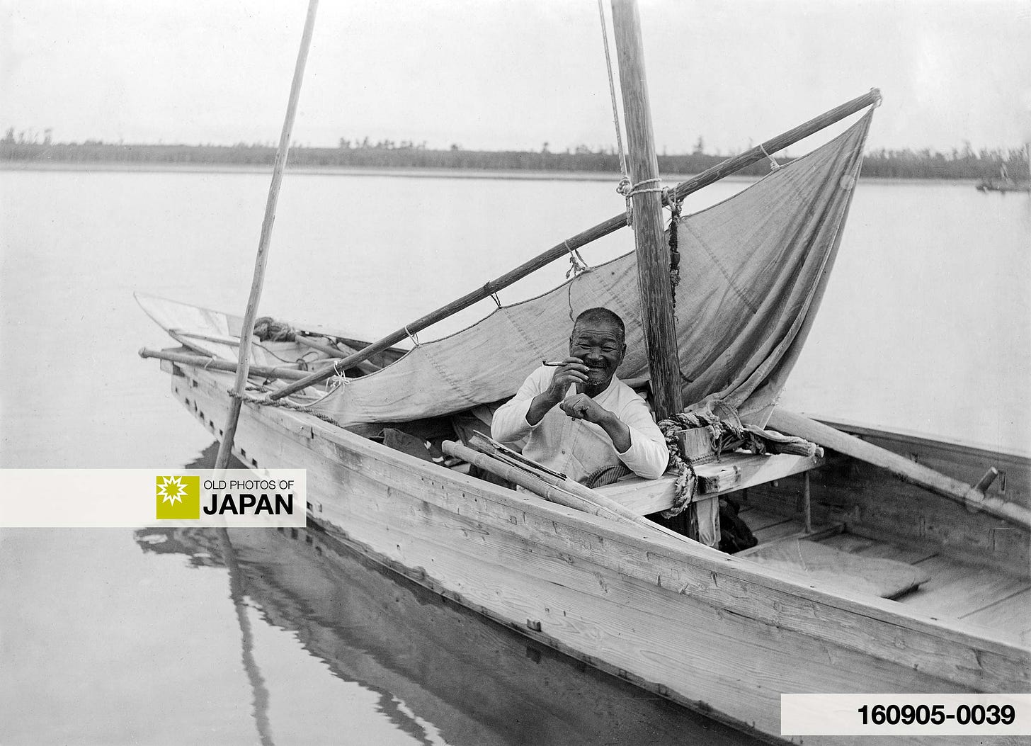 160905-0039 - Japanese boatman smoking a kiseru pipe, late 1910s