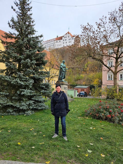 Tracey, with the Landshut Schloss in the background