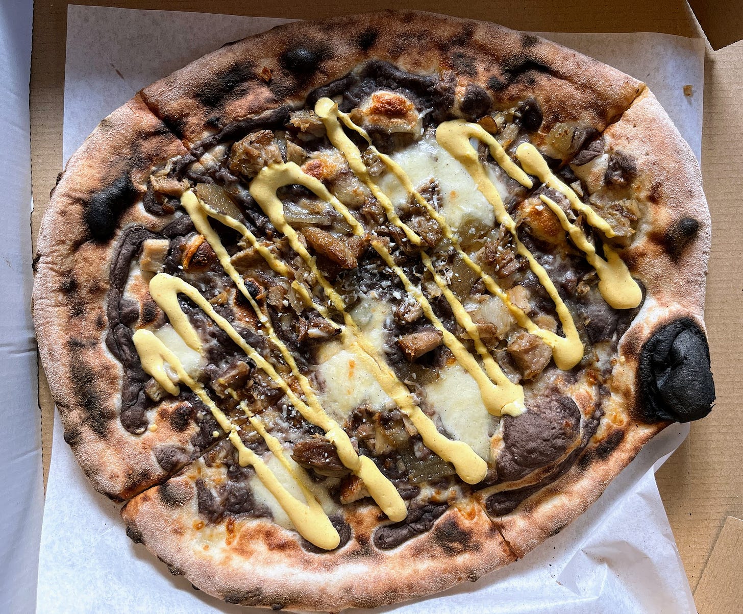 Pizzaleada Mamalona in its box