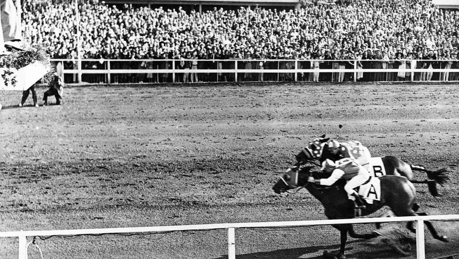 Seabiscuit wins by a nose against Ligaroti at Del Mar in 1938