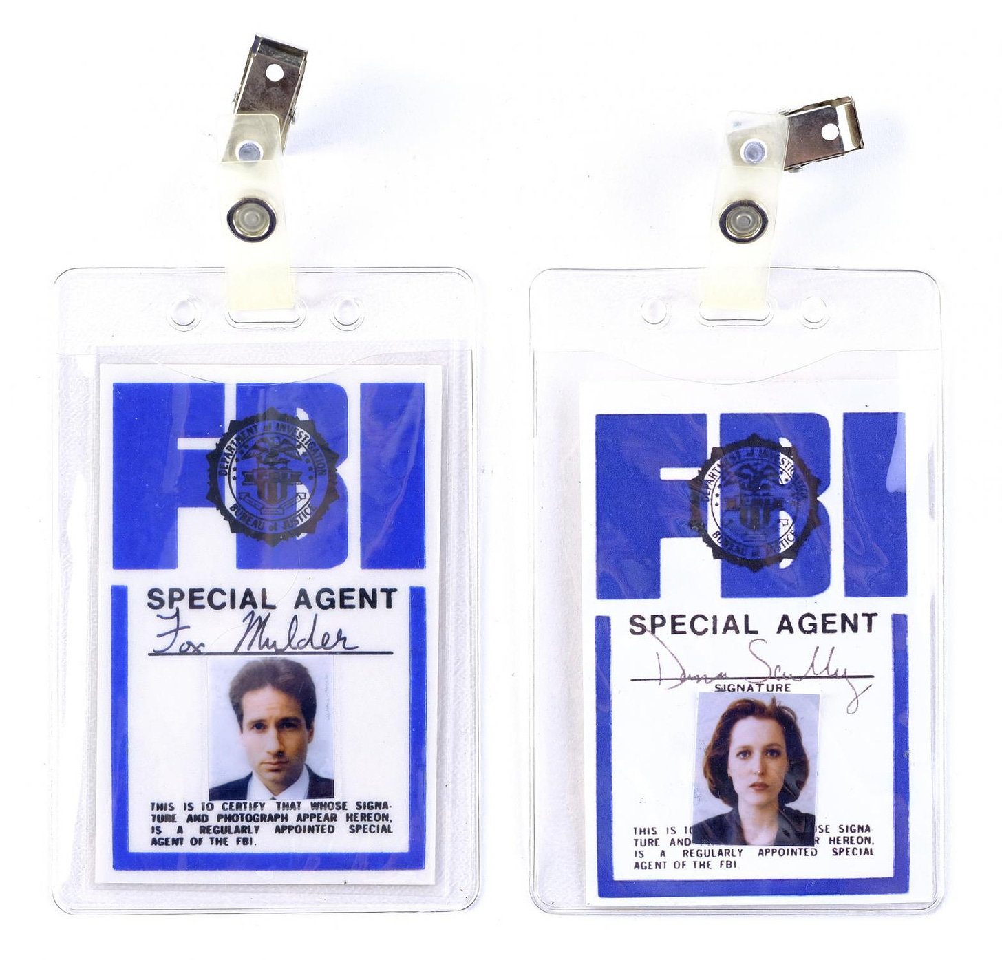 Lot #404 - THE X-FILES (T.V. SERIES, 1993 - 2018) - Dana Scully (Gillian  Anderson) and Fox Mulder's (David Duchovny) FBI ID Badges