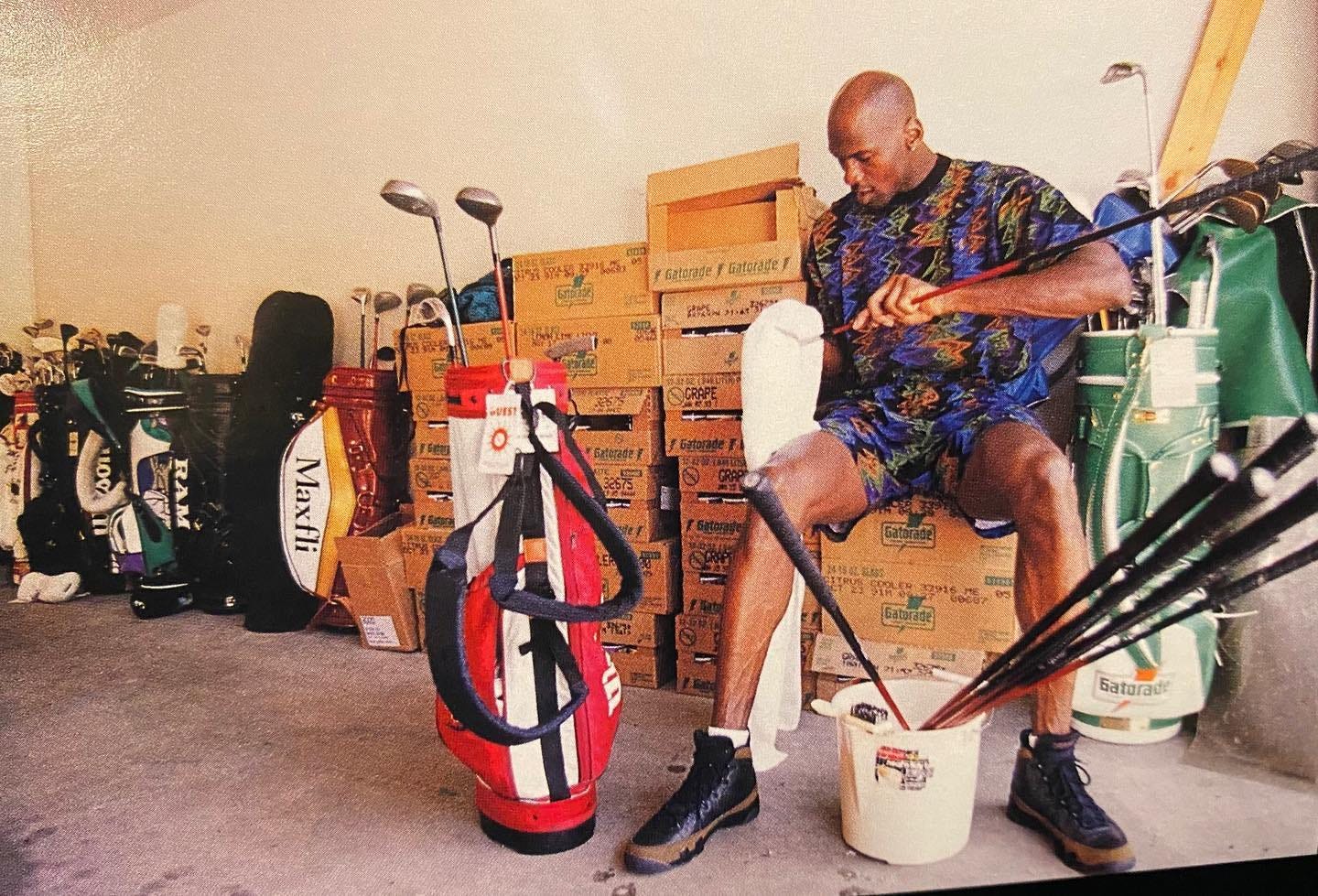 Michael Jordan cleaning his golf clubs 
