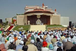 Imam Shah Karim al-Husayni Aga Khan IV addressing his murids and people of other faiths in Syria 2008. Imam Shah Karim al-Husayni Aga Khan IV addressing his murids and people of other faiths in Syria 2008.