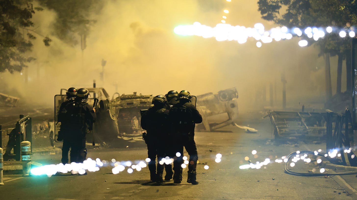 Por qué arde Francia, el último desafío de Macron ante la violencia en las  calles - NIUS