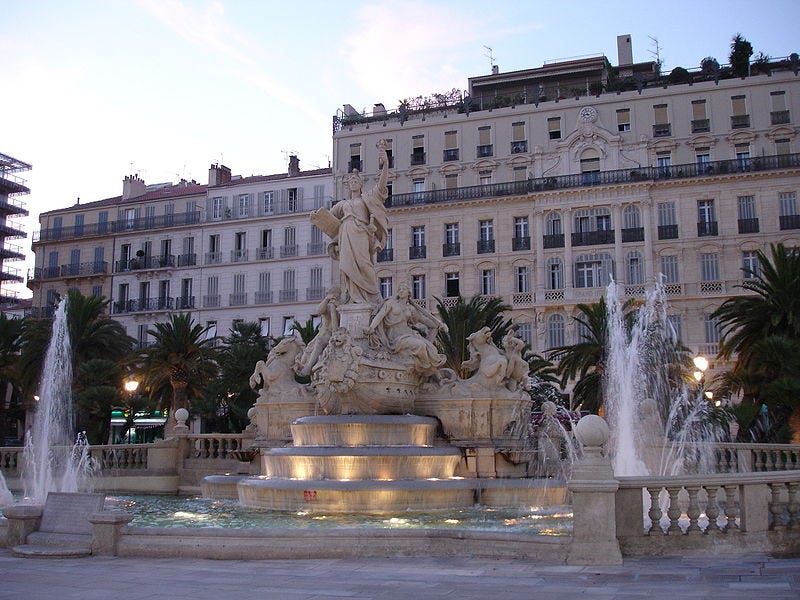 File:Toulon place de la liberté-fontaine.jpg