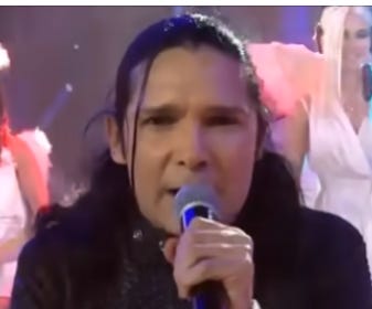 Feldman mirándote sensualmente. Su pelo es una calcomanía del de Jackson alrededor de 1989.