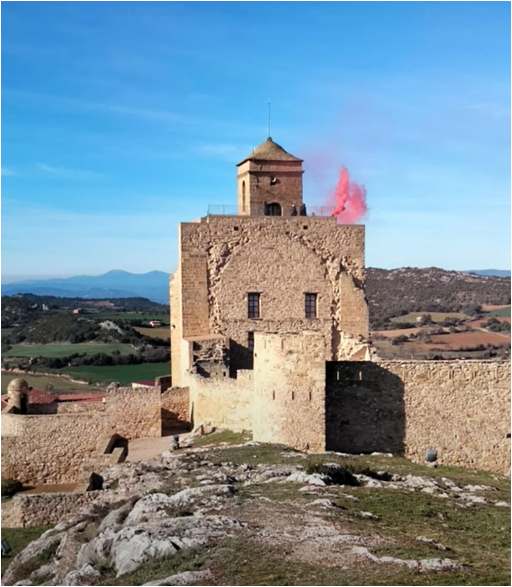 Encesa de l’any 2023 al castell de Benavarri. Montsec de l’Estall. Ribagorça d’Osca (Baixa Ribagorça), Aragó.