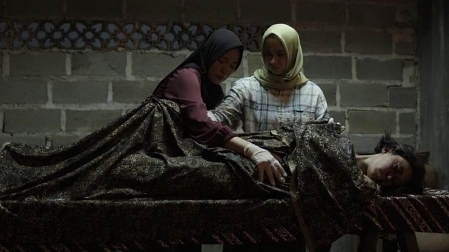 The Corpse Washer movie review Pemandi Jenazah movie review indonesian horror movies netflix horror 2024 asian horror movies religion