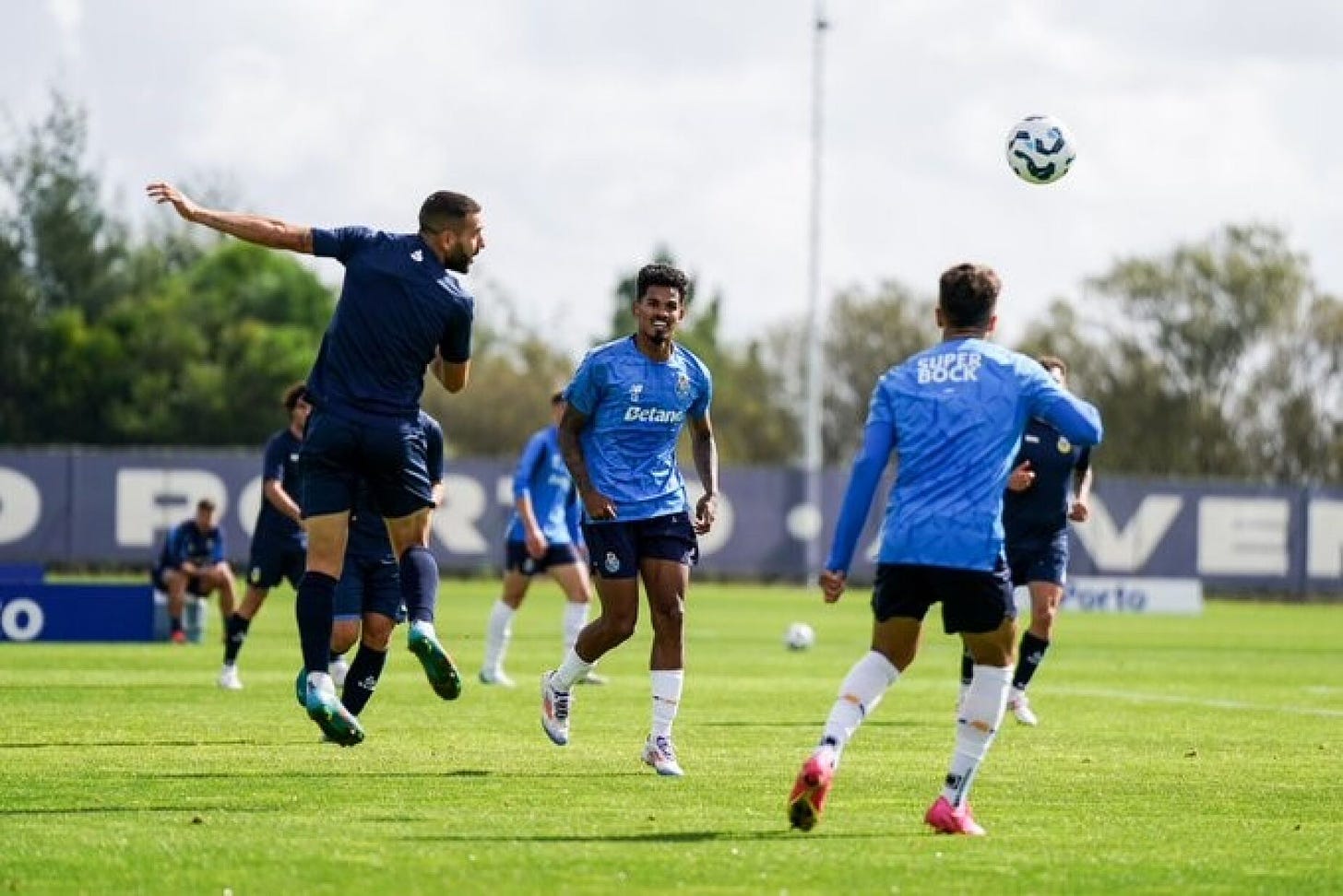 F. C. Porto vence Arouca em jogo-treino