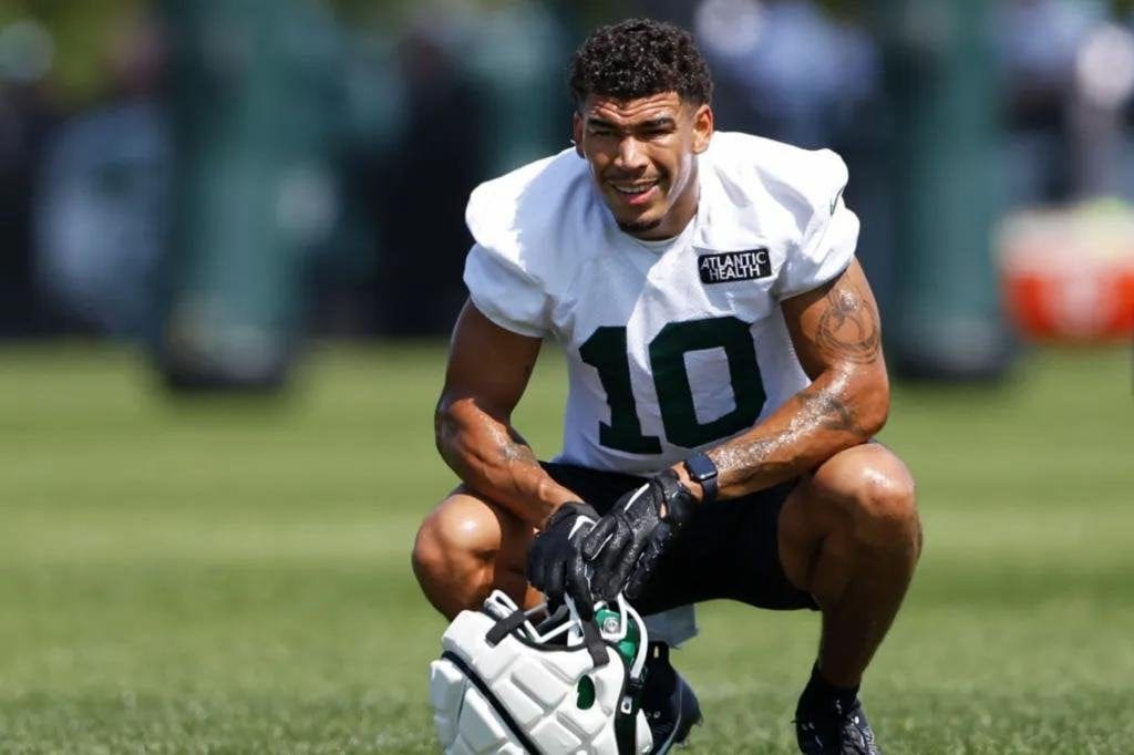 Allen Lazard strong start to Jets' training camp continues : r/nyjets