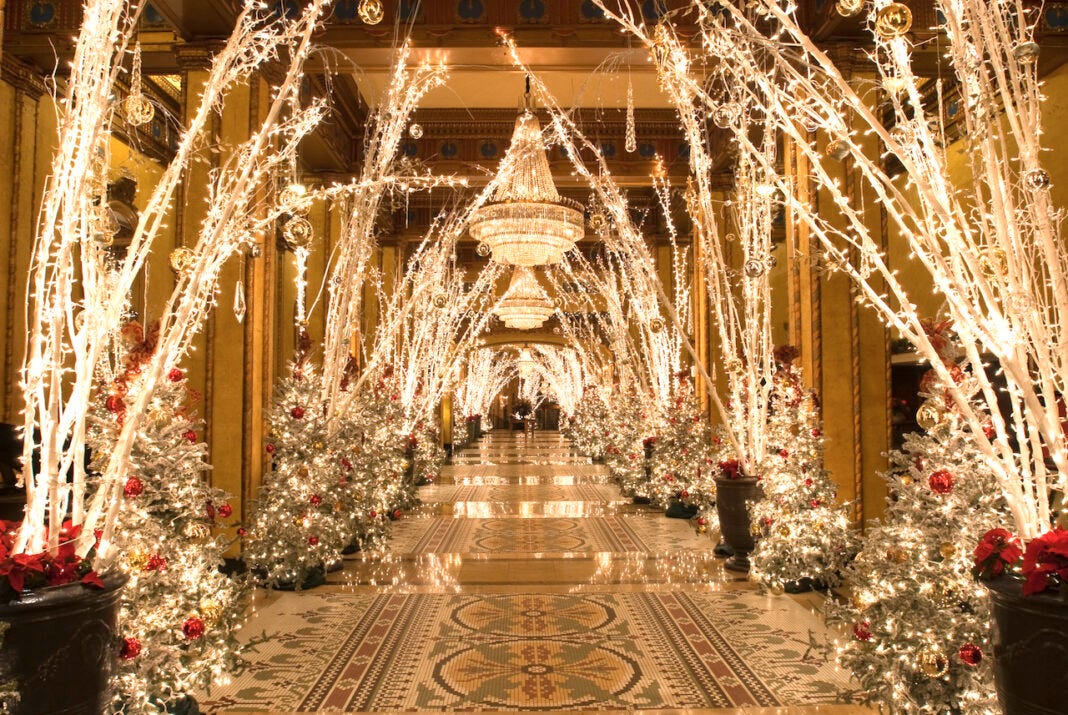The Roosevelt New Orleans Lights Up to Offer Another Dazzling Holiday Season