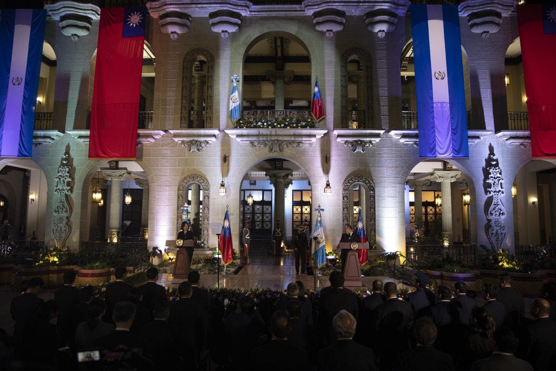 President of the Republic of Guatemala Alejandro Giammattei (right) welcomed the then President of Taiwan Tsai Ing-Wen (left) at the National Palace of Culture in Guatemala City.