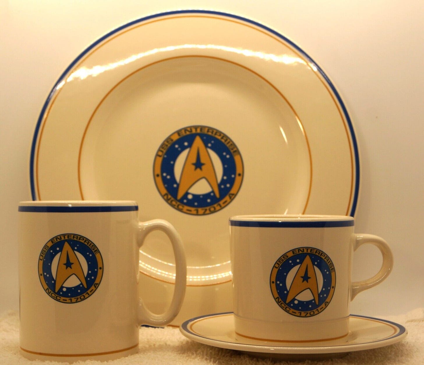 Vintage Pfaltzgraff Star Trek Plate, Cup, Saucer, & Mug 1993 New 4 Pieces - Picture 1 of 24
