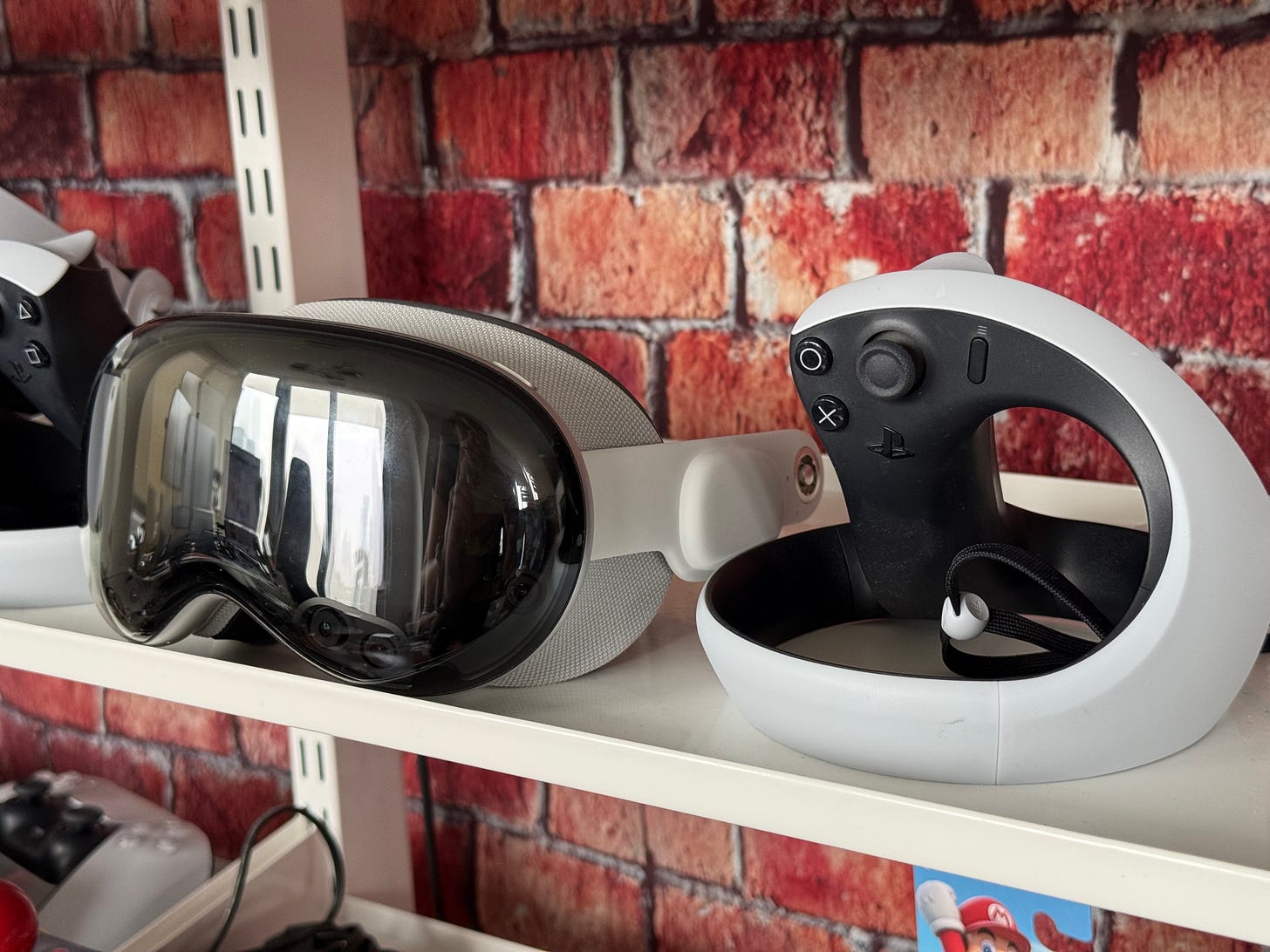 Apple Vision Pro with PSVR 2 controllers Apple Vision Pro with PSVR 2 controllers