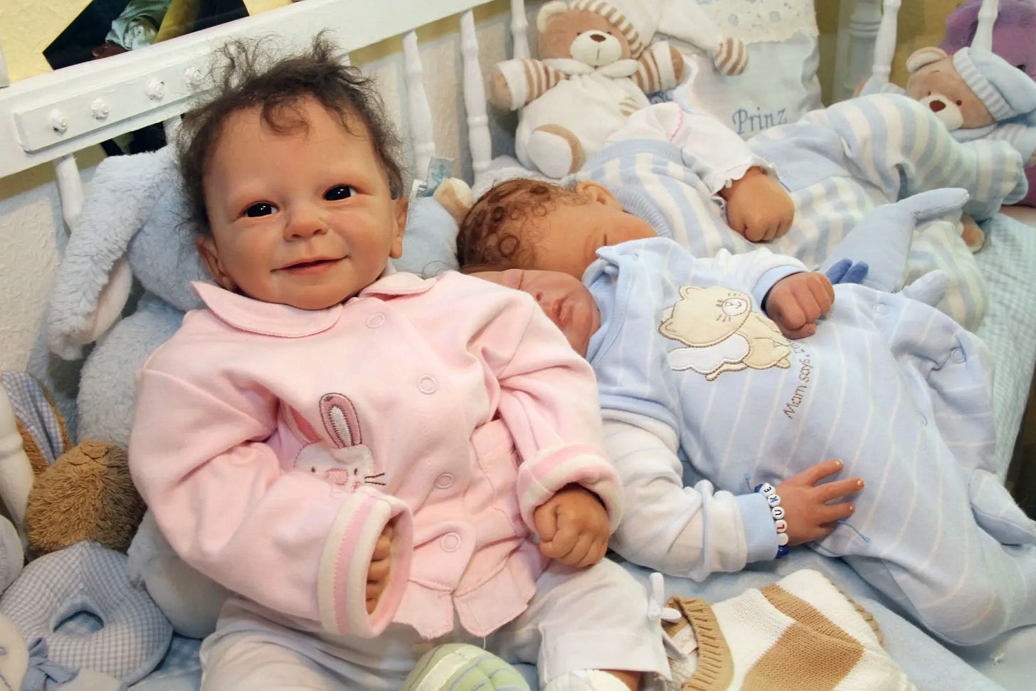 O que são os 'bebés Reborn' e porque estão a causar polémica no Brasil? -  SIC Notícias