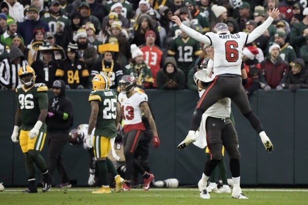 Baker Mayfield throws for 381 yards, 4 TDs, Bucs keep pace in NFC South by  beating Packers 34-20 | AP News