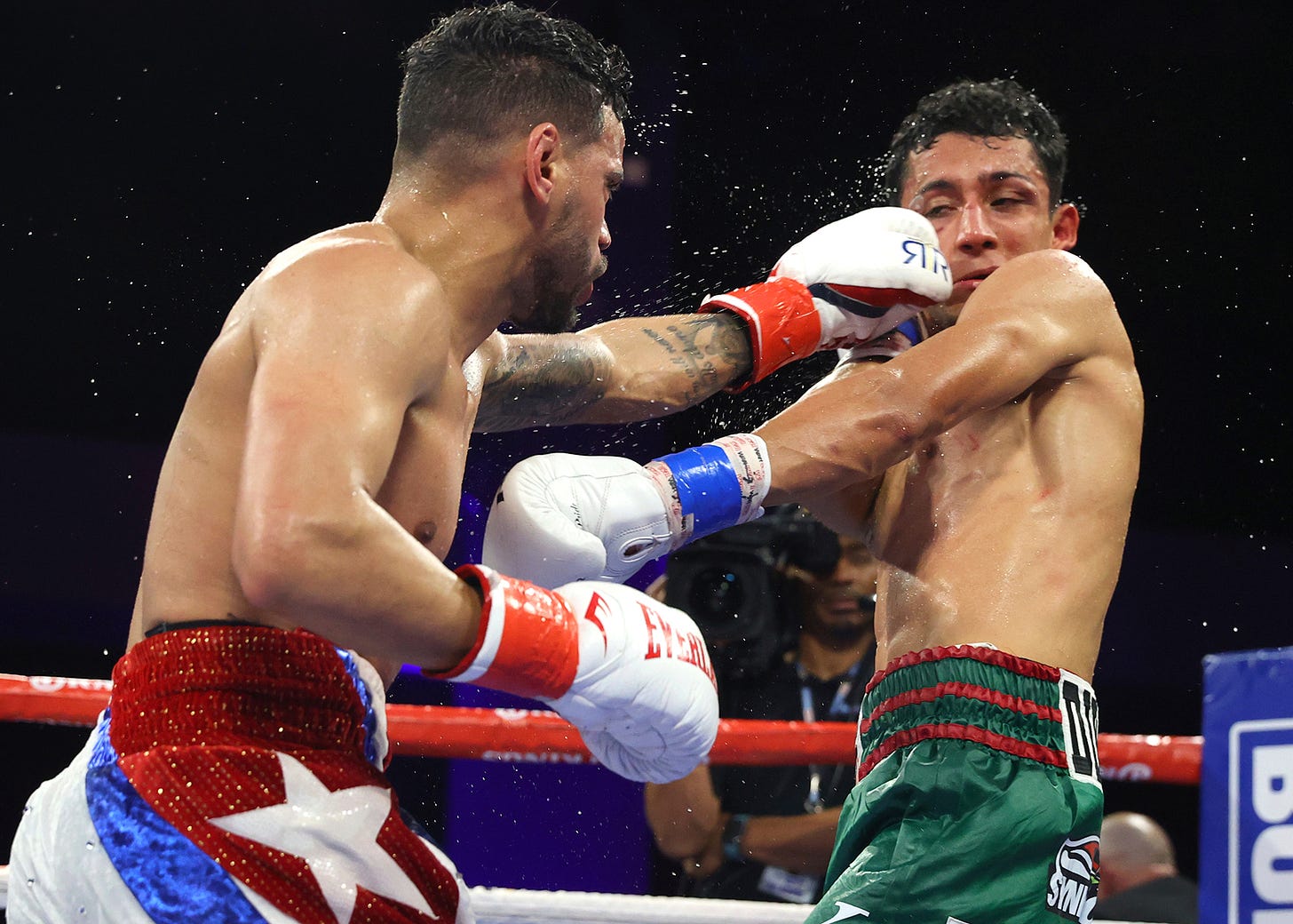 Robeisy Ramirez vs Rafael Espinoza_action21.jpg